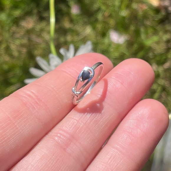 10k Blue Sapphire Ring - Picture 5 of 6